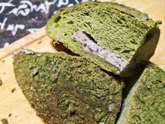 抹茶红豆包-奈雪的茶(新天地广场PRO店)