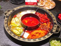 牛油骨汤番茄三味锅-味舵主重庆火锅(邓尉路店)