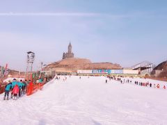-采薇庄园四季滑雪场