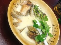 砂锅鱼头-75幢私房菜馆