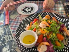 五色水果鲜虾沙拉-鼓楼吃面·肉啃肉(南锣鼓巷店)