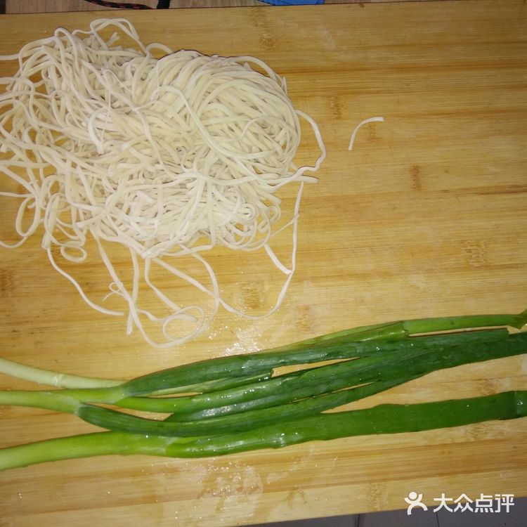 简单易学的家常饭之葱油拌面