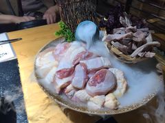 -洪氏嗨捞·广东猪肚鸡·椰子鸡火锅(西咸万象城店)