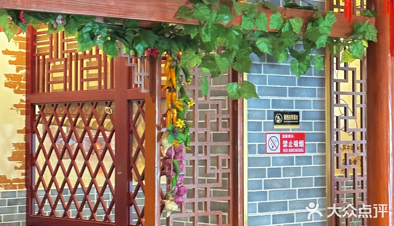 东北老铁带我打卡上海性价比zui高的铁锅炖