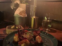 煎虾配紫薯泥薯片及姜味柠檬汁-AZUL by FUEL蓝色·法式酒馆(琶醍店)