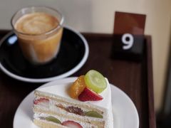 草莓奶油蛋糕-black rainbow coffee
