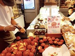 红丝绒泡芙-Bread Talk 面包新语(荟聚店)