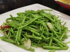 芦蒿炒咸肉丝-八张桌子(老店)