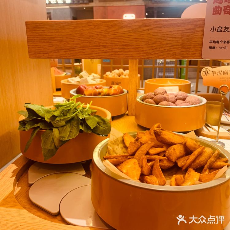 人山人海的自助小火锅