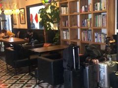 -拖板鞋咖啡旅行酒店(春熙路地铁站店)