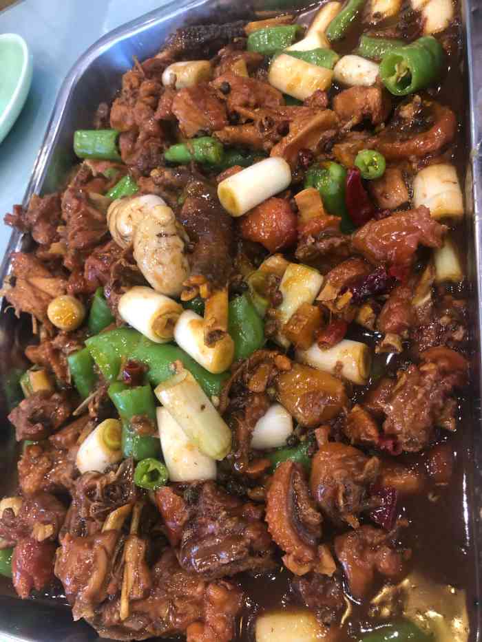 张大彪临沂炒鸡(城阳店"江湖上传言,临沂每天能消耗掉4万只鸡.