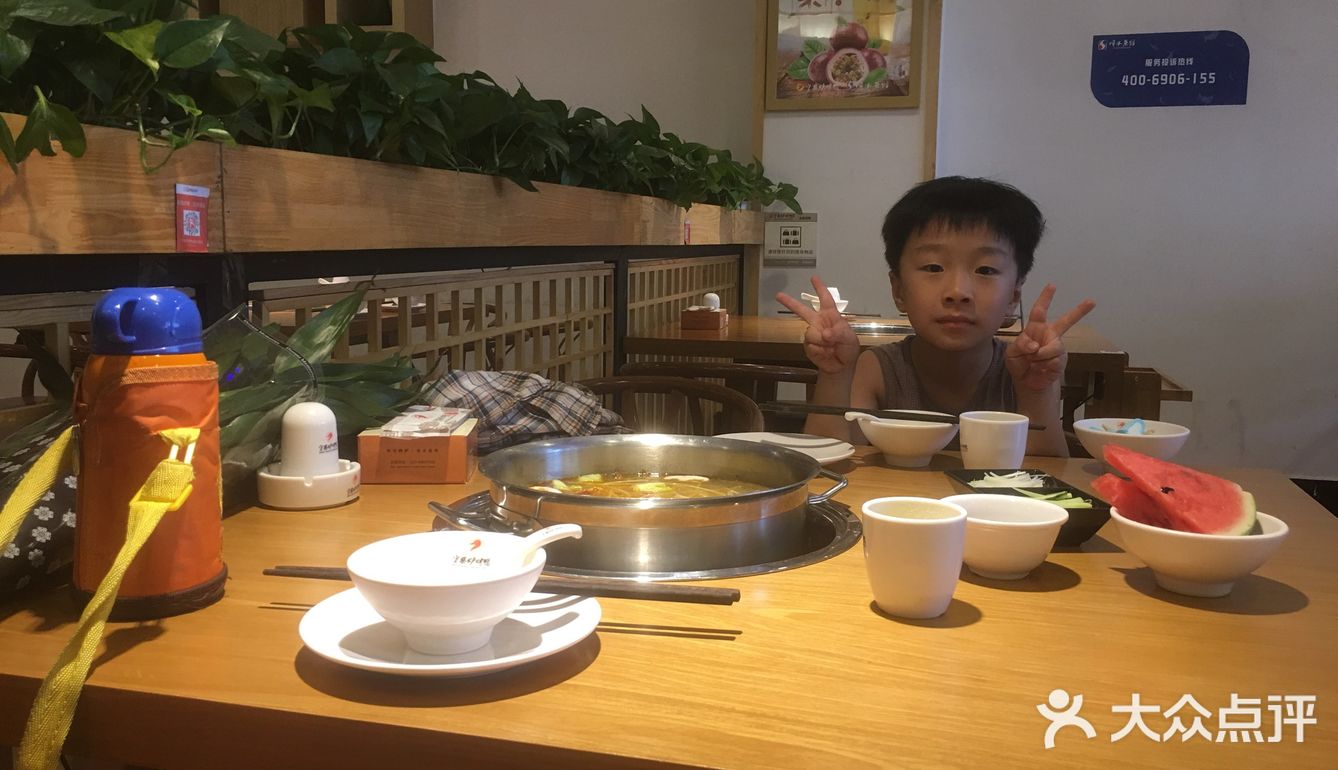 。哇噻他们家的烤鸭简直太好吃了，黄瓜的分量也很足