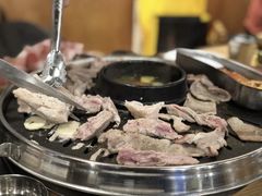 -江南猪肉商会无限续吃(弘大店)