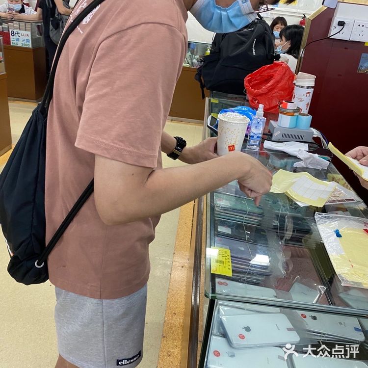 深圳遍地是黄金是真的？！华强北真的是批发天堂！