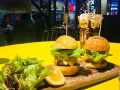 迷你鹅肝牛肉芝士汉堡-MIKAKU(万达广场上海宝山店)