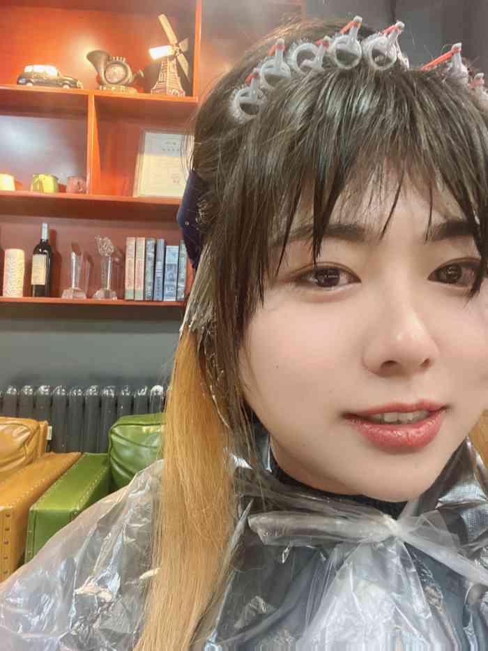 梵谷造型全国连锁(第十三大街店)-"【项目】烫发 染发烫发染发还是很