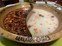 鸳鸯锅-颜氏双江清水鱼一养身火锅(磁器口店)