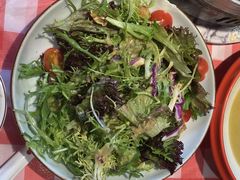 坚果蔬菜沙拉-辣小鲜·南昌大排档(船山路店)