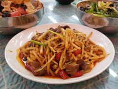 酸笋炒肥肠-红鼻子桂林米粉(金唐新光界店)