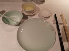 餐具摆设-金陵饭店·梅苑