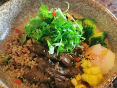 夏威夷沙拉伴粗粮饭配澳洲牛排和温泉蛋-Lets burger非常汉堡·环球风味(蓝色港湾店)