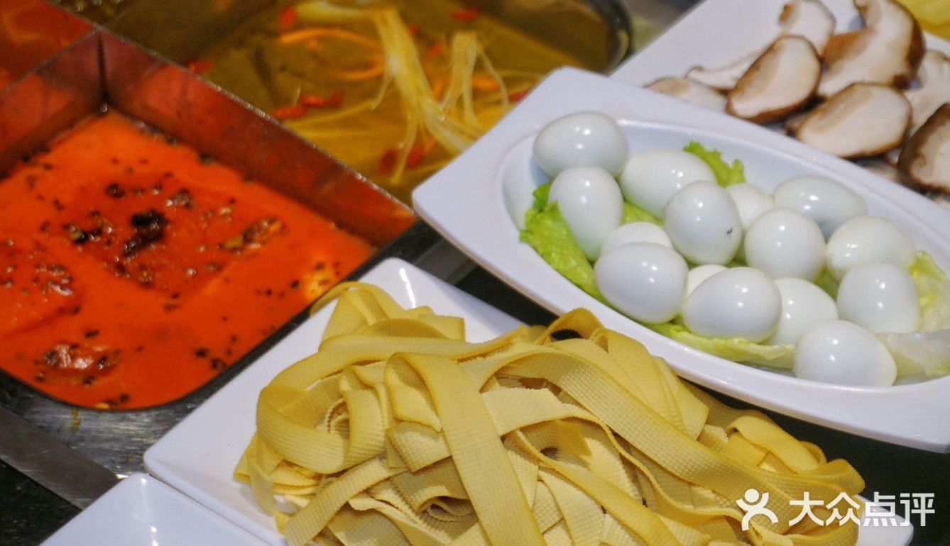 大口炫肉的过瘾四宫格|鸭血豆腐|扯面随便吃