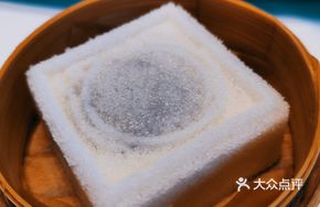 White Jade Square Cake