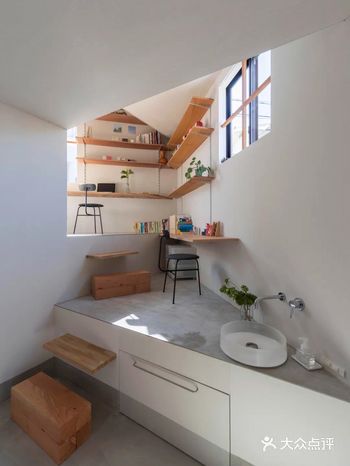 今日分享96m²分为16层,结构与家具一体