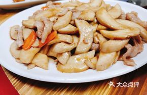 Pork Face Meat Stir-Fried with Chicken Mushroom