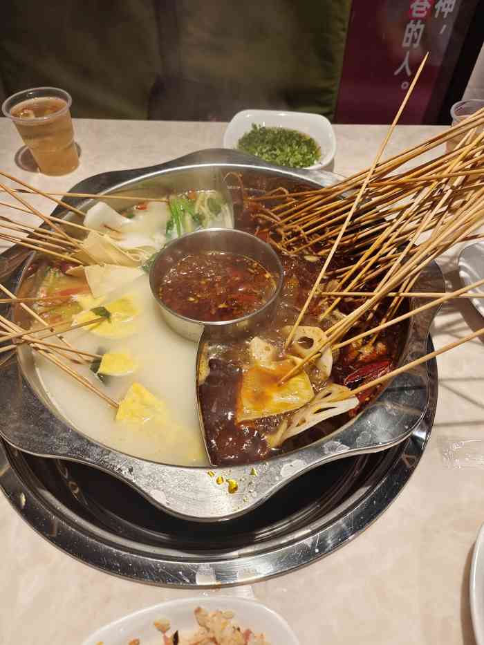 佰人王串串香火锅(淮海路店)-"和小伙伴一起去吃的,星期六人比较多,排
