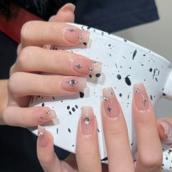 -悦指间美甲美睫美肤