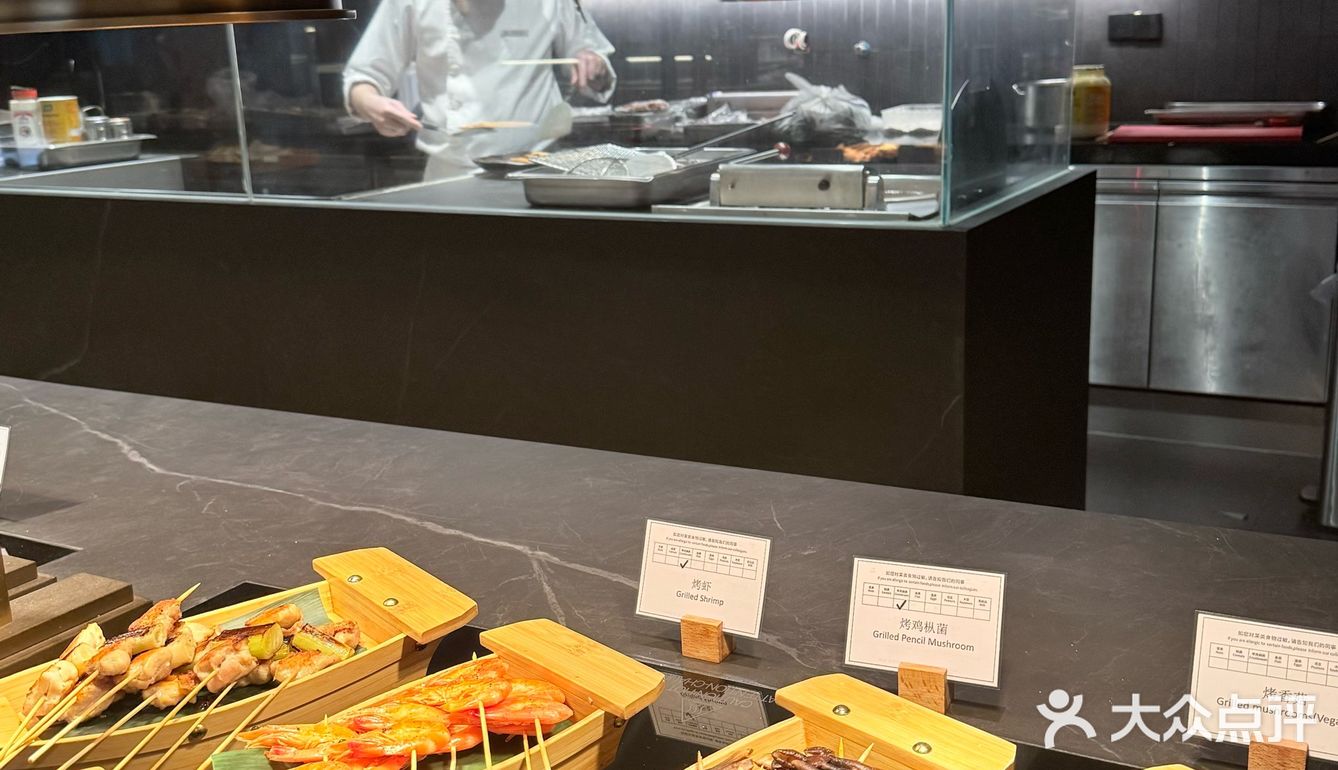 黄龙饭店自助餐，小龙虾狂嗨！夏天的快乐来了！