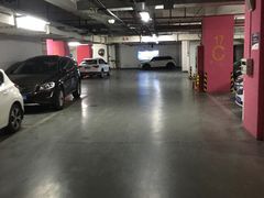 -丽丰购物中心·停车场