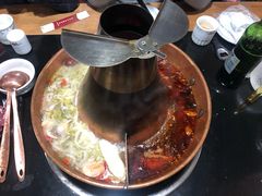 -果松木炭酸菜铜火锅·外婆参鸡汤