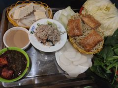 -洞庭洲·防空洞火锅·烧烤·铜锅涮肉(新百广场店)