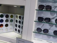 -提一眼镜·蔡司·依视路(小寨店)