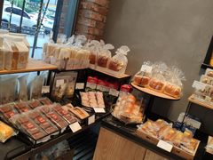 面包甜点陈列柜-皇冠幸福里动物奶油生日蛋糕(万达店)