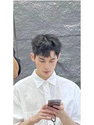 -一家只做男发烫染的店
