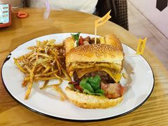 27&nbsp;牛肉汉堡-HELLO 27 意面·沙拉·帕尼尼