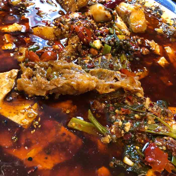 环境据说这家店是三溪口豆腐鱼最老的店有几栋房子派场很大店里环境