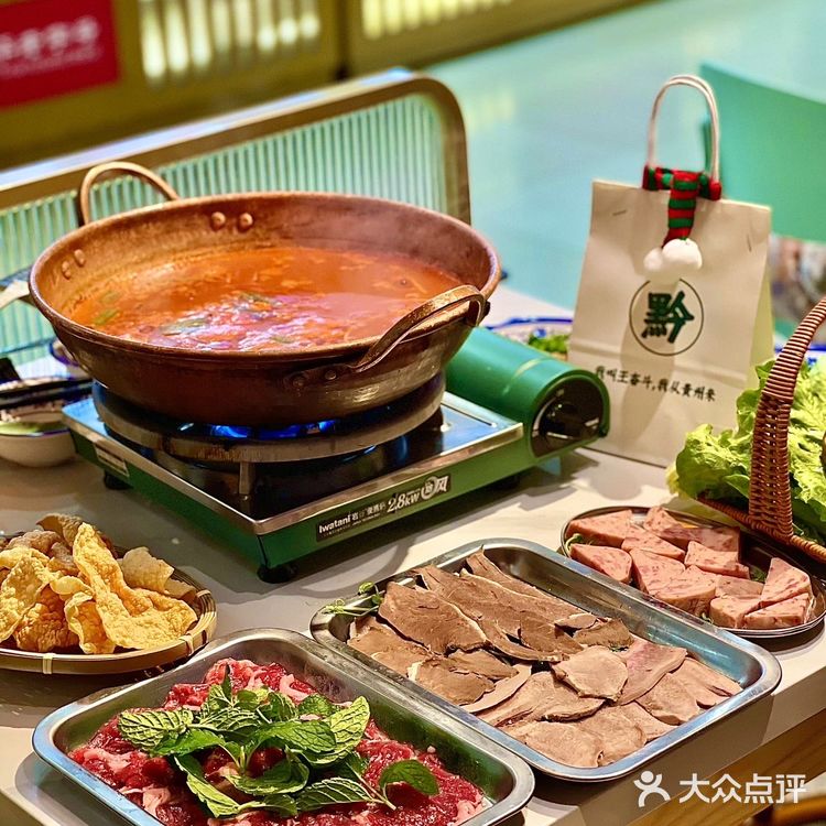 冬日里的味蕾狂欢｜酸汤牛肉火锅之旅 