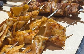 Charcoal-Grilled Pigskin and Beef Tendon