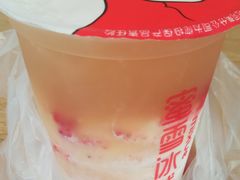 草莓摇摇奶昔-蜜雪冰城.冰淇淋与茶(嘉洲广场店)