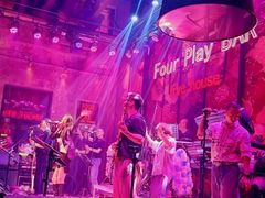 -FOUR PLAY BAR