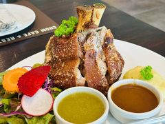 -Chom Cafe and Restaurant