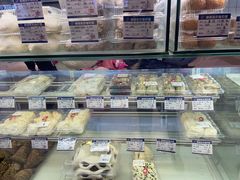 -白玉兰食品甜凤店(合生汇店)