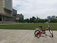 光华楼前草坪-复旦大学光华楼