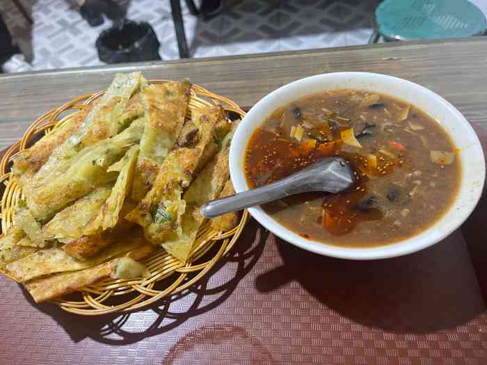 清真马老四肉丁胡辣汤葱花油饼