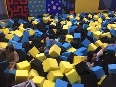 -反弹空间蹦床主题乐园