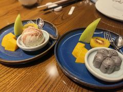 杨梅酒冰淇淋配水果-西湖国宾馆·紫薇厅